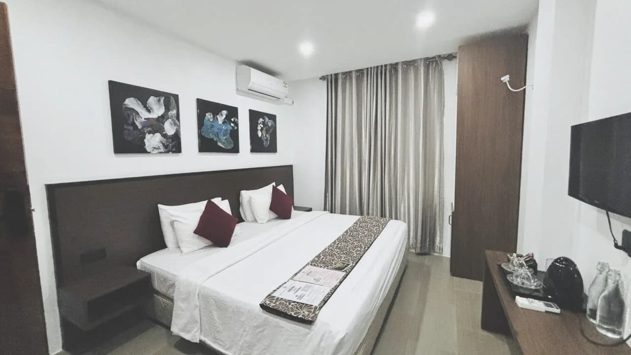 Vilu Central — Deluxe Double Room