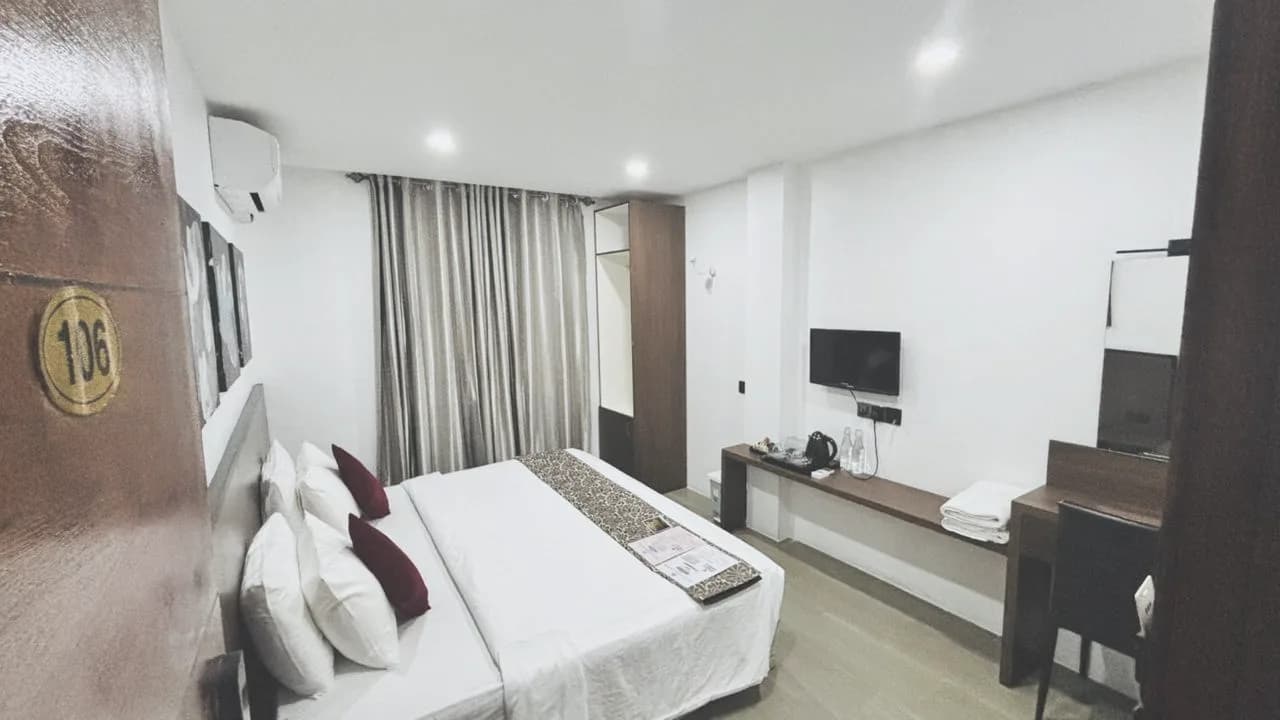 Vilu Central — Deluxe Double Room
