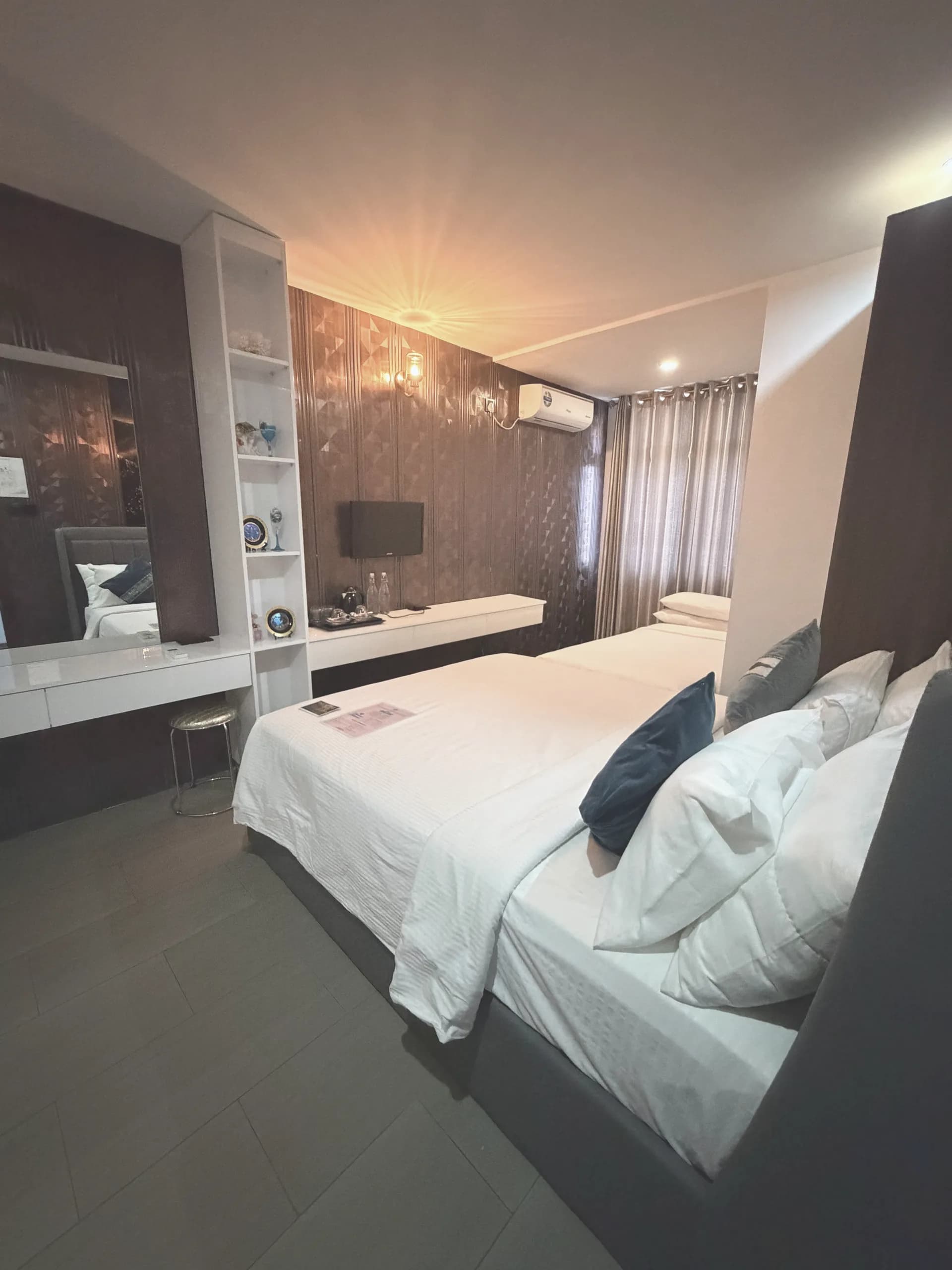 Vilu Central — Superior Double with Extra Bed