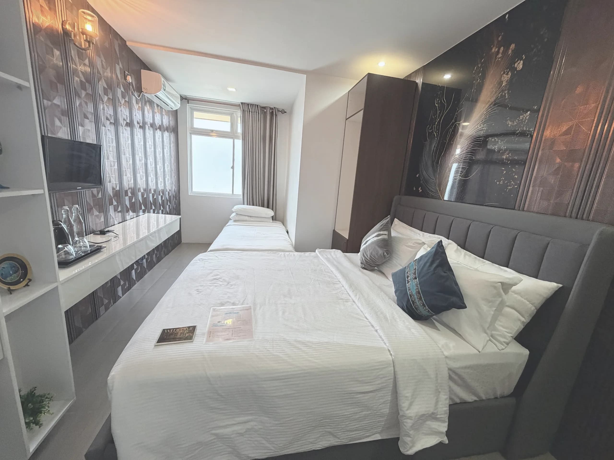 Vilu Central — Superior Double with Extra Bed