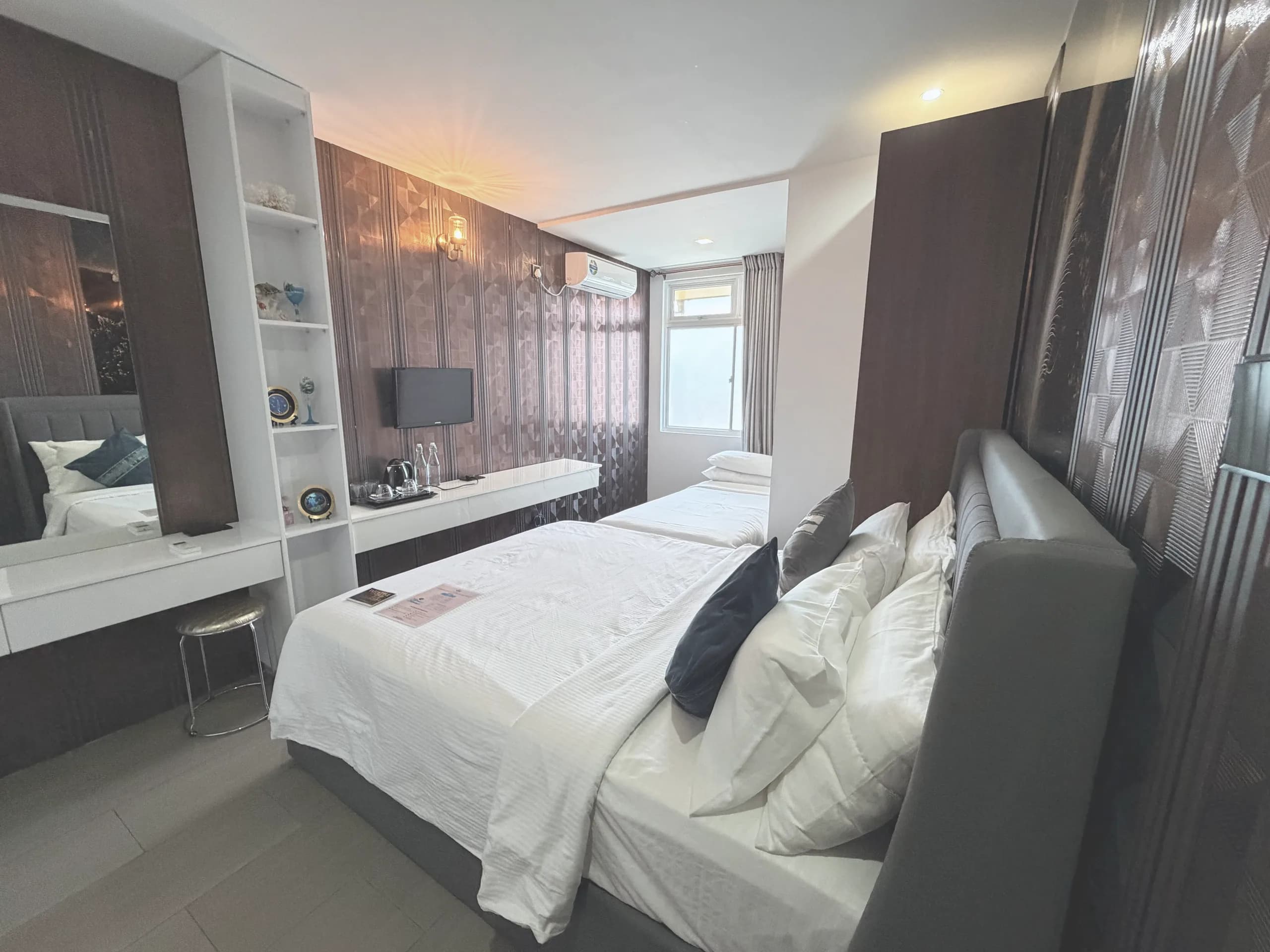 Vilu Central — Superior Double with Extra Bed